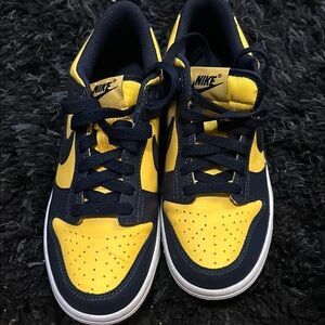 Nike Kids Yellow and Black Sneakers